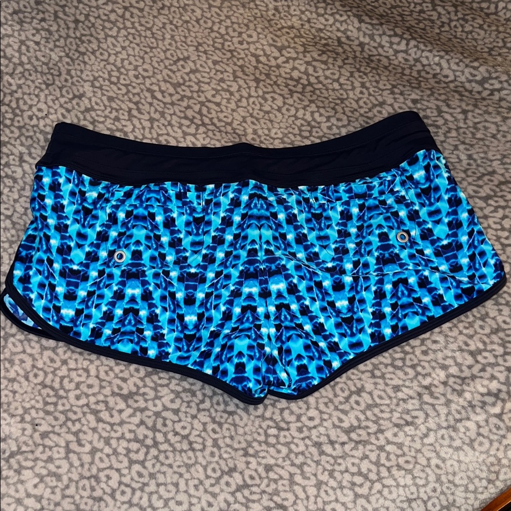 🆕 NWOT Athleta Blue/Navy/White Geometric Swim/Athletic Shorts Size L - Picture 5 of 7
